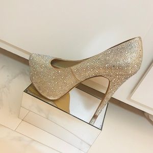 🔥Steve Madden. ✨Heels. 9B. ✨Crystal. 💎Princess✨
